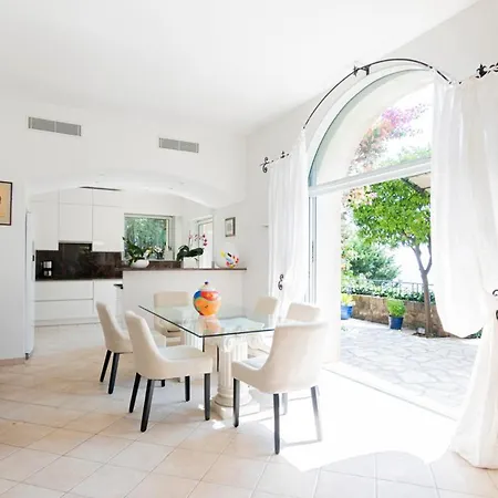 Theoule-sur-mer Sleeps 8 Pool Air Con Wifi Théoule-sur-Mer